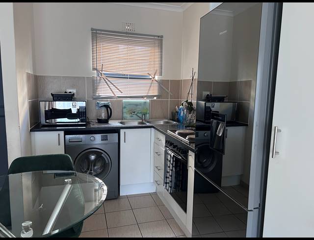 2 BEDROOM APARTMENT TO LET IN PARKLANDS EAST